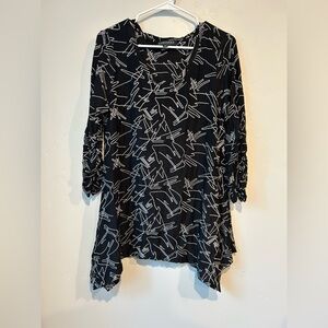 Context Lord & Taylor Black and White Embroidered Geometric Tunic Top Size L